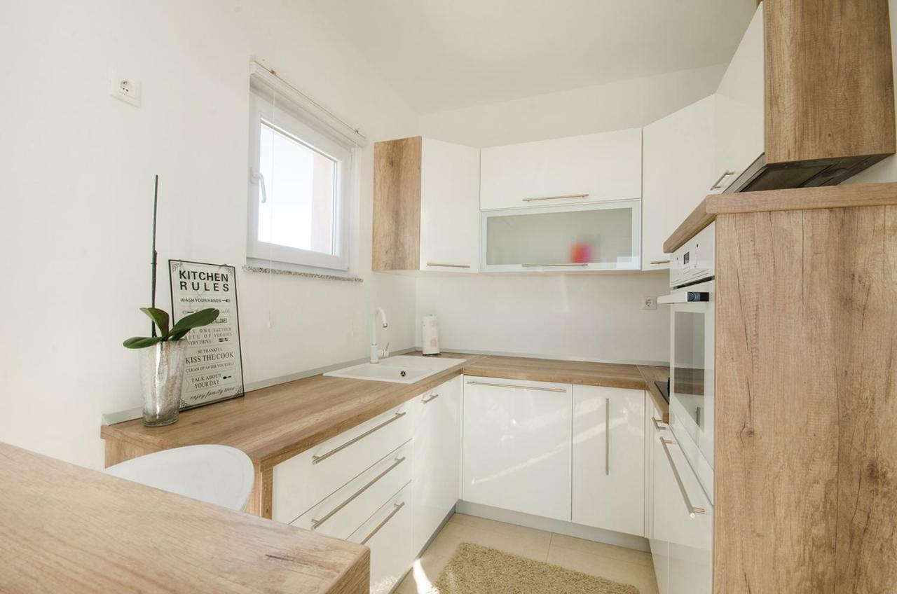 Apartman Korina Sukošan Dış mekan fotoğraf